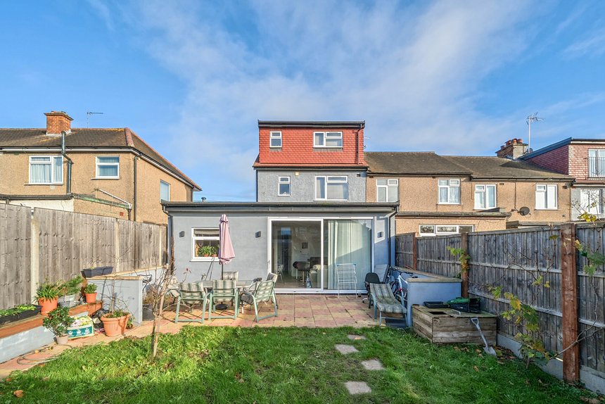 for sale hartland drive london 26511 - Gibbs Gillespie
