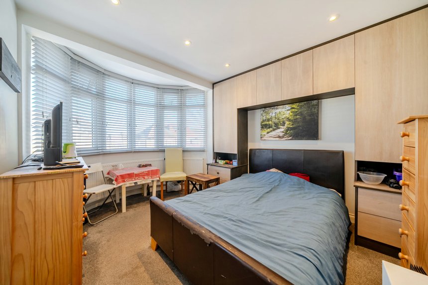 for sale hartland drive london 26511 - Gibbs Gillespie