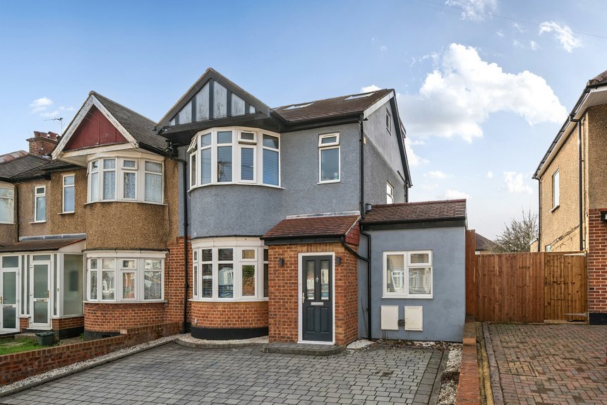 for sale hartland drive london 26511 - Gibbs Gillespie