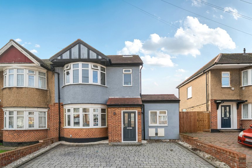 for sale hartland drive london 26511 - Gibbs Gillespie