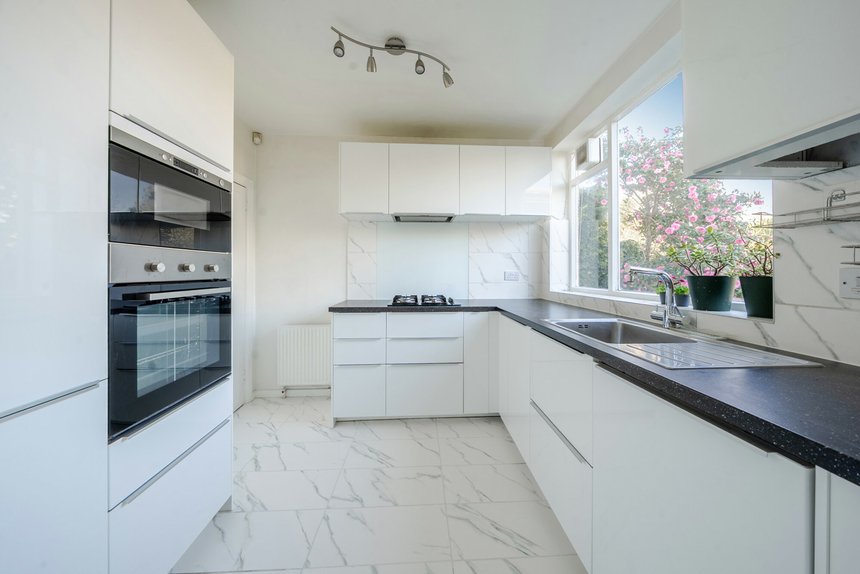 under offer chester drive london 26628 - Gibbs Gillespie