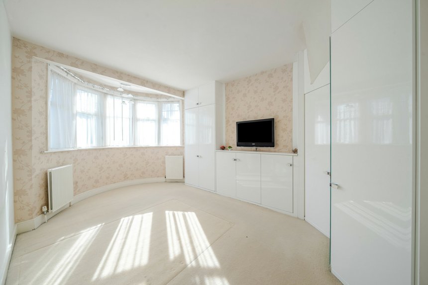under offer chester drive london 26628 - Gibbs Gillespie