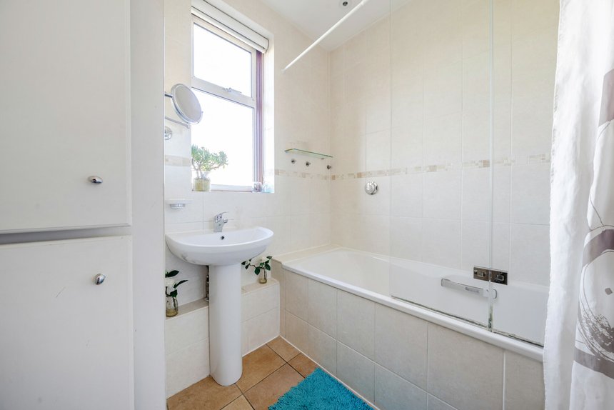 under offer chester drive london 26628 - Gibbs Gillespie