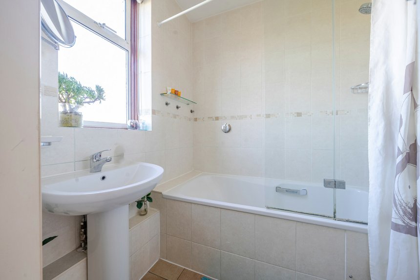 under offer chester drive london 26628 - Gibbs Gillespie