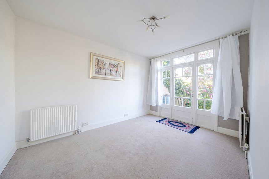 under offer chester drive london 26628 - Gibbs Gillespie