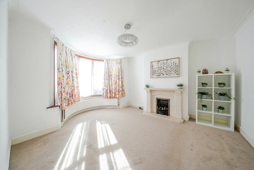 under offer chester drive london 26628 - Gibbs Gillespie