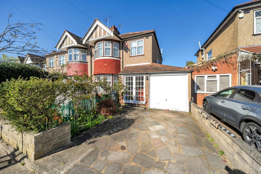 under offer chester drive london 26628 - Gibbs Gillespie
