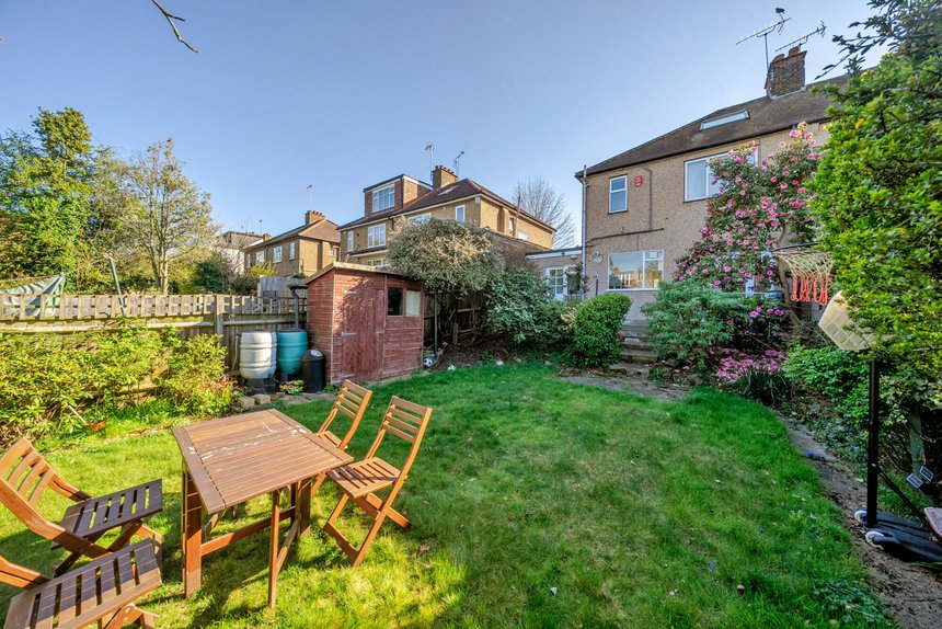 under offer chester drive london 26628 - Gibbs Gillespie