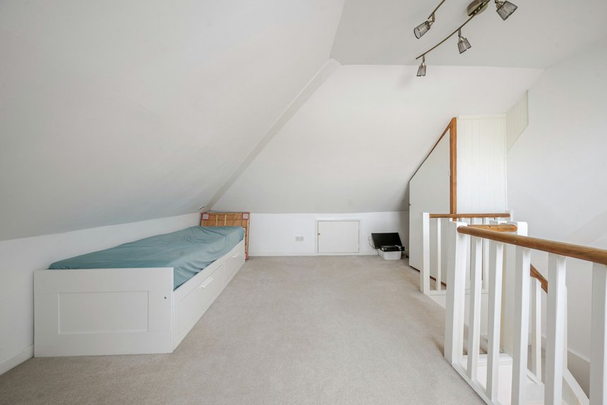 under offer chester drive london 26628 - Gibbs Gillespie