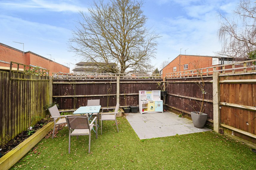 for sale bennett close london 26832 - Gibbs Gillespie