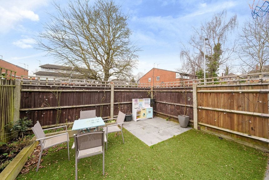 for sale bennett close london 26832 - Gibbs Gillespie