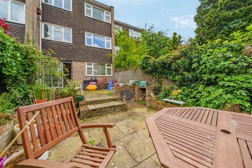 under offer templewood london 26853 - Gibbs Gillespie