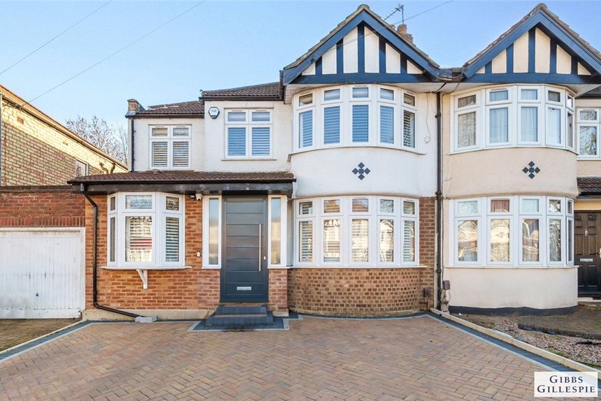 under offer walton drive london 26945 - Gibbs Gillespie