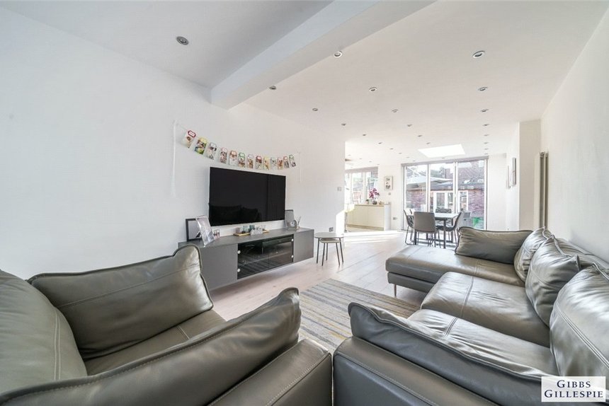 under offer walton drive london 26945 - Gibbs Gillespie