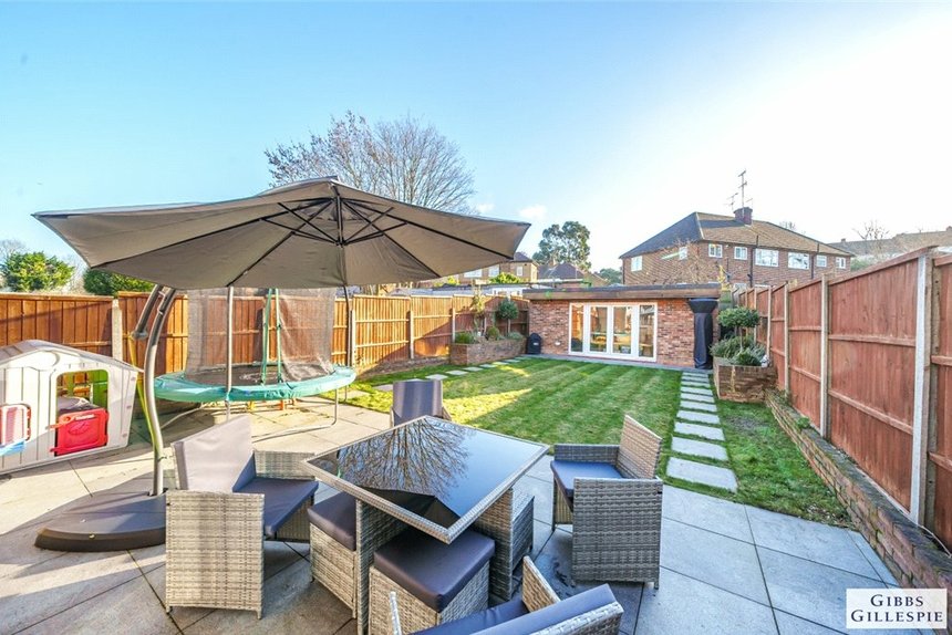 under offer walton drive london 26945 - Gibbs Gillespie