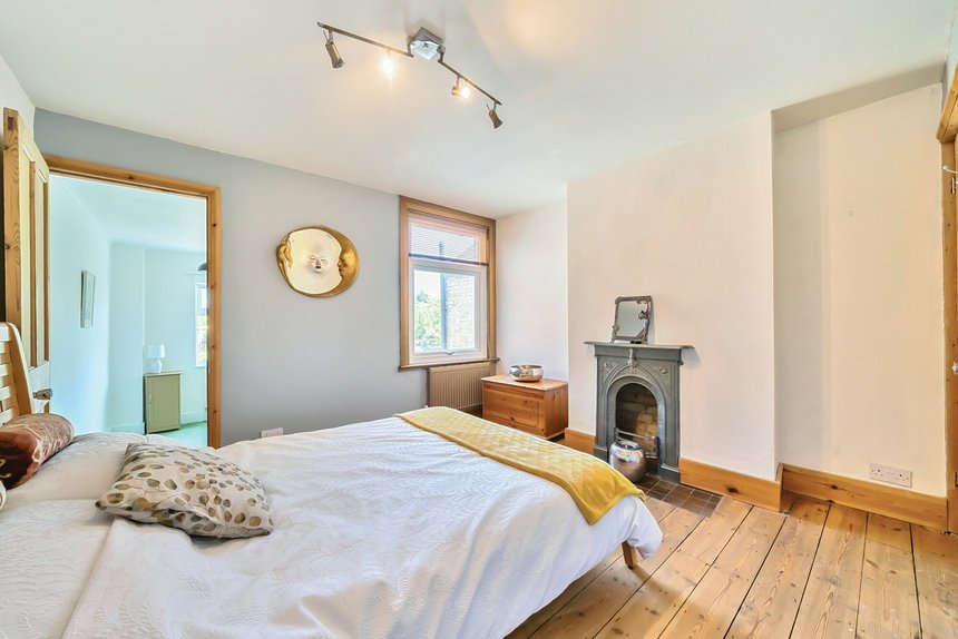 for sale hallowell road london 27006 - Gibbs Gillespie