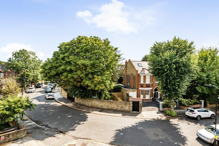 for sale inglis road london 27202 - Gibbs Gillespie