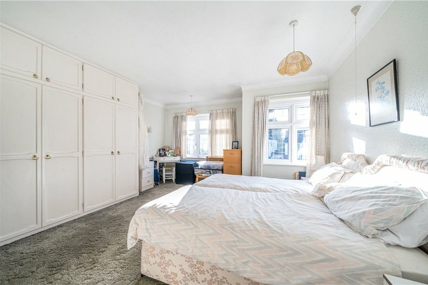 under offer cuckoo hill drive london 27615 - Gibbs Gillespie