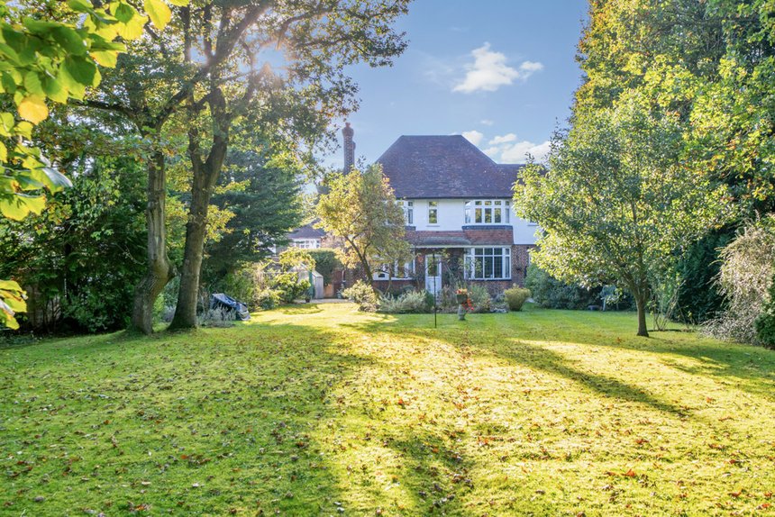 under offer cuckoo hill drive london 27615 - Gibbs Gillespie