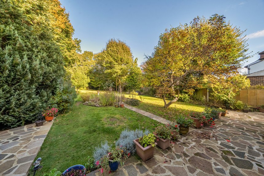 under offer cuckoo hill drive london 27615 - Gibbs Gillespie