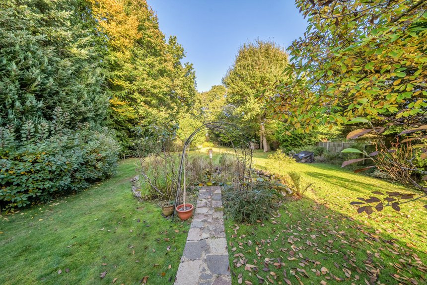 under offer cuckoo hill drive london 27615 - Gibbs Gillespie
