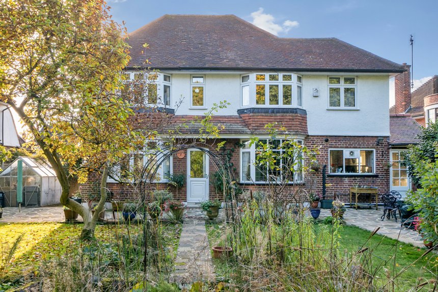 under offer cuckoo hill drive london 27615 - Gibbs Gillespie