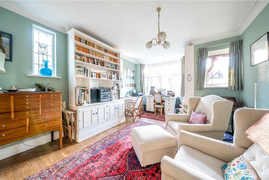 under offer cuckoo hill drive london 27615 - Gibbs Gillespie