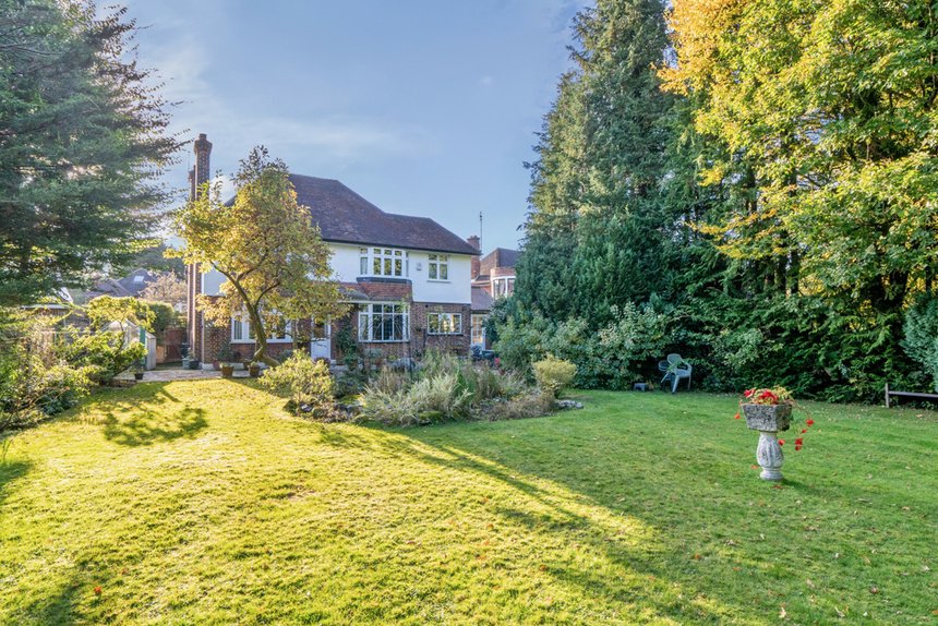 under offer cuckoo hill drive london 27615 - Gibbs Gillespie