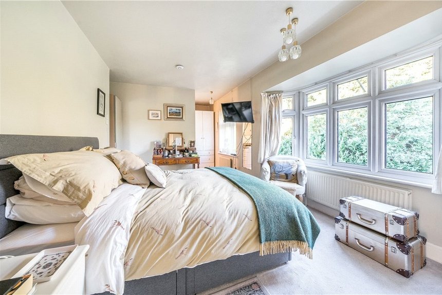 under offer cuckoo hill drive london 27615 - Gibbs Gillespie