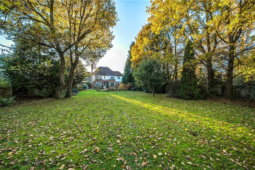 under offer cuckoo hill drive london 27615 - Gibbs Gillespie