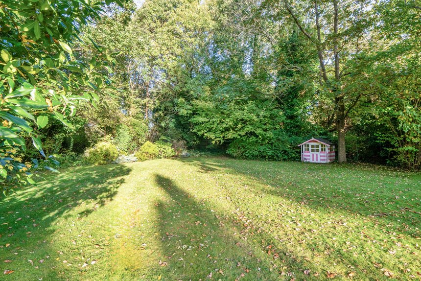 under offer cuckoo hill drive london 27615 - Gibbs Gillespie