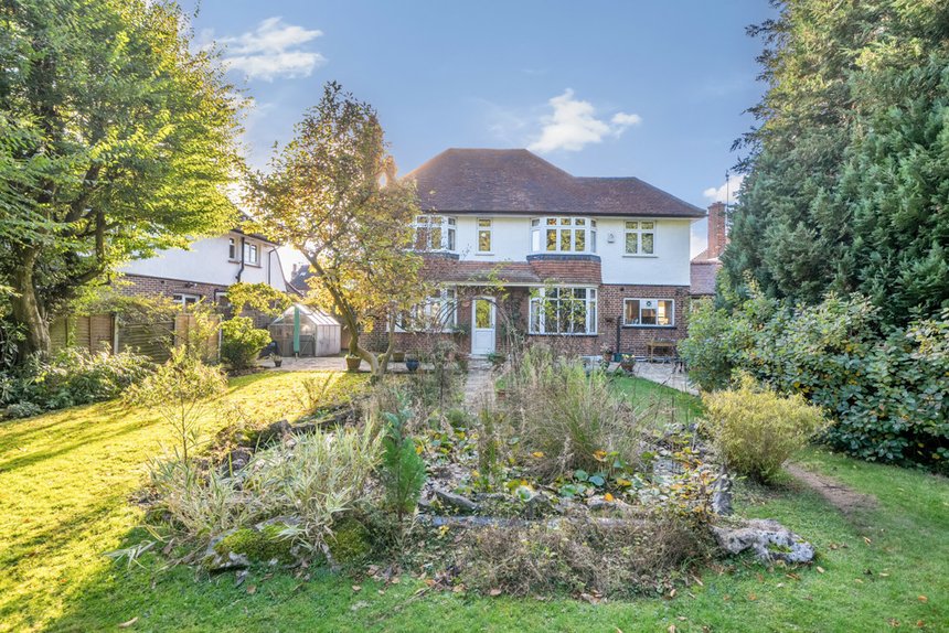 under offer cuckoo hill drive london 27615 - Gibbs Gillespie