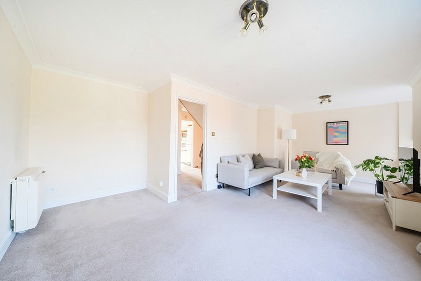 for sale winslow close london 28464 - Gibbs Gillespie