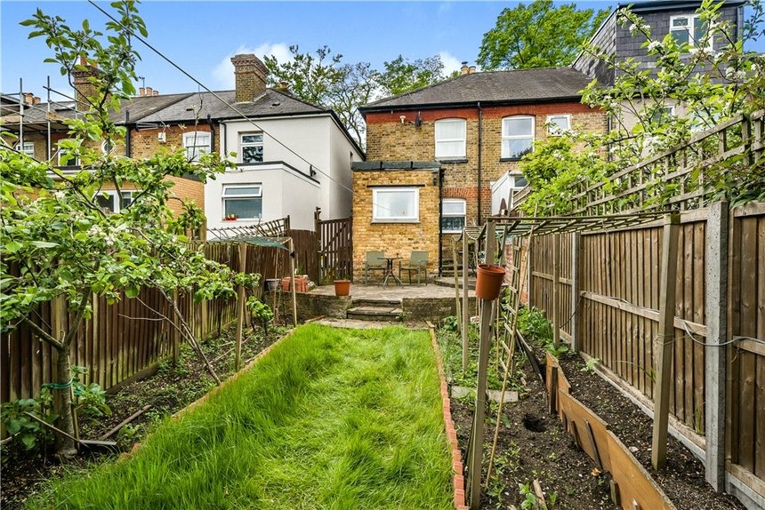 2 bedroom House for sale in Harlington Road, Hillingdon, UB8 Gibbs