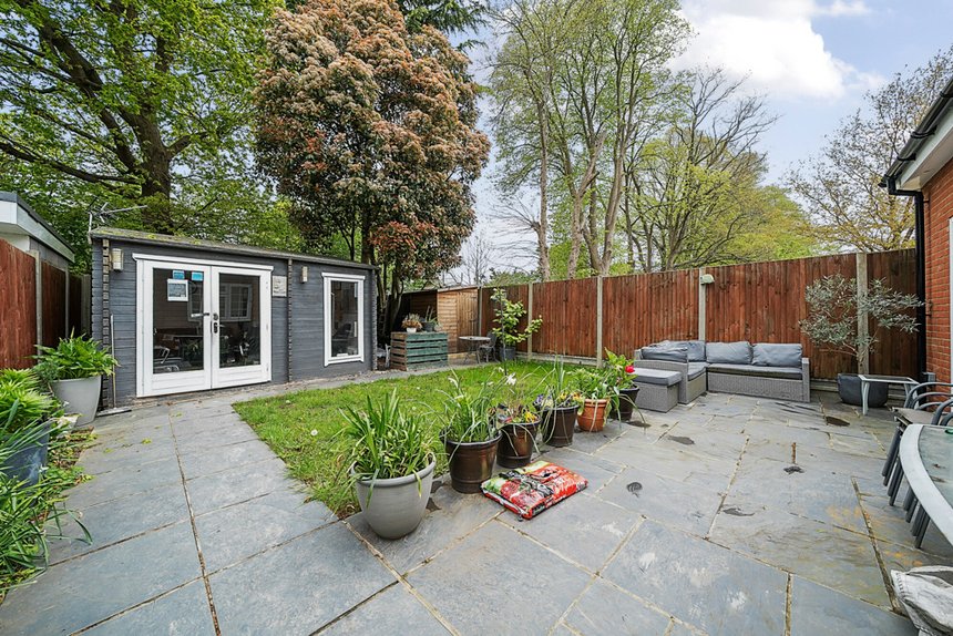 under offer linden avenue london 30156 - Gibbs Gillespie