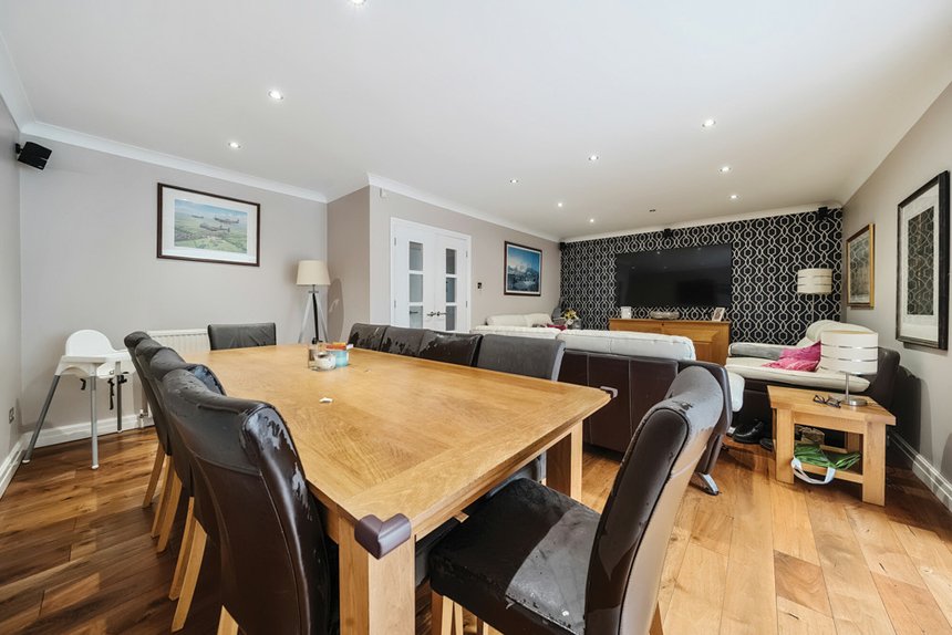 under offer linden avenue london 30156 - Gibbs Gillespie
