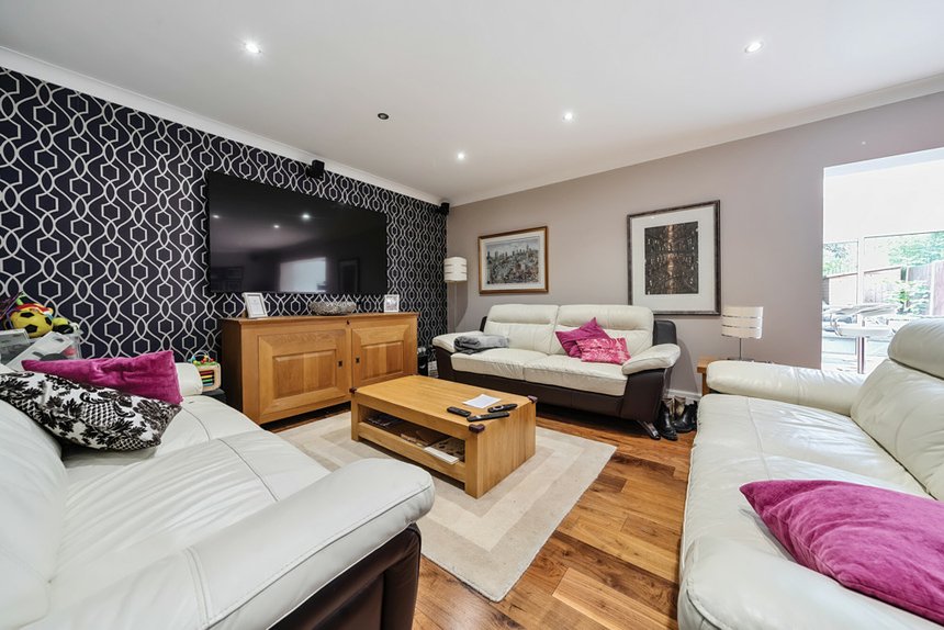 under offer linden avenue london 30156 - Gibbs Gillespie