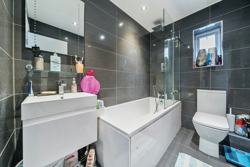 under offer linden avenue london 30156 - Gibbs Gillespie