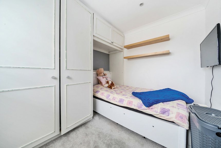 under offer linden avenue london 30156 - Gibbs Gillespie