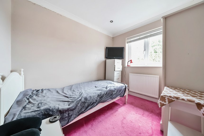under offer linden avenue london 30156 - Gibbs Gillespie