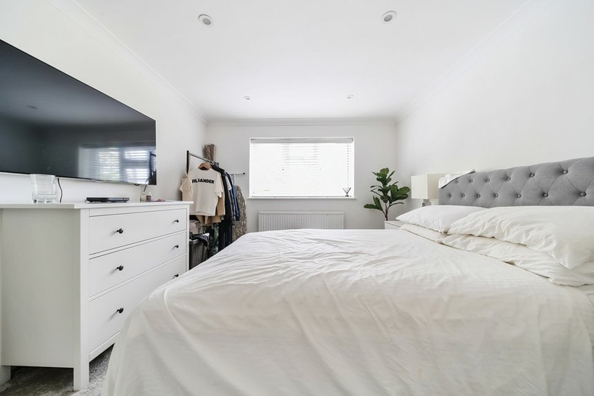 under offer linden avenue london 30156 - Gibbs Gillespie