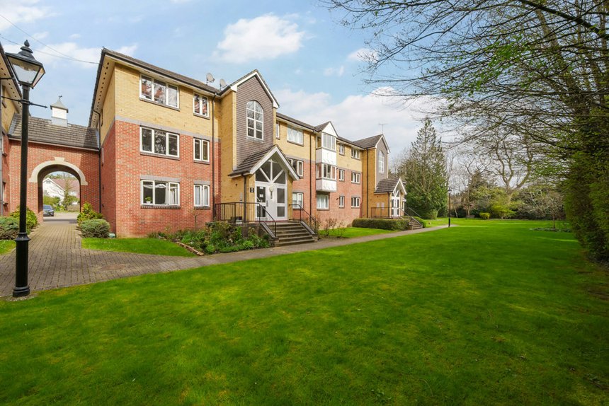 under offer cherry court london 30303 - Gibbs Gillespie