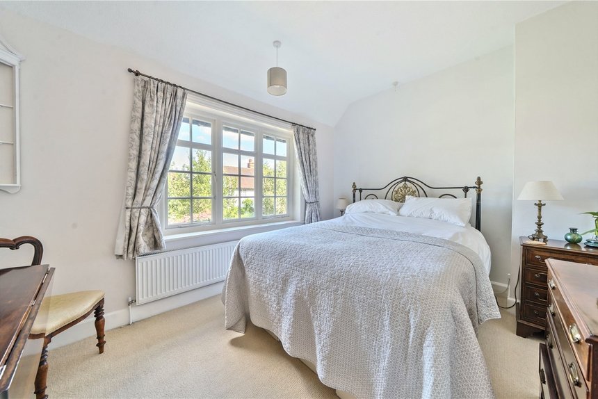 under offer holyoake walk london 30496 - Gibbs Gillespie