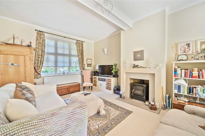 under offer holyoake walk london 30496 - Gibbs Gillespie