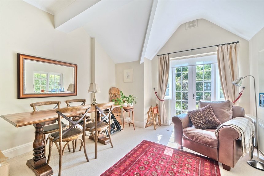 under offer holyoake walk london 30496 - Gibbs Gillespie