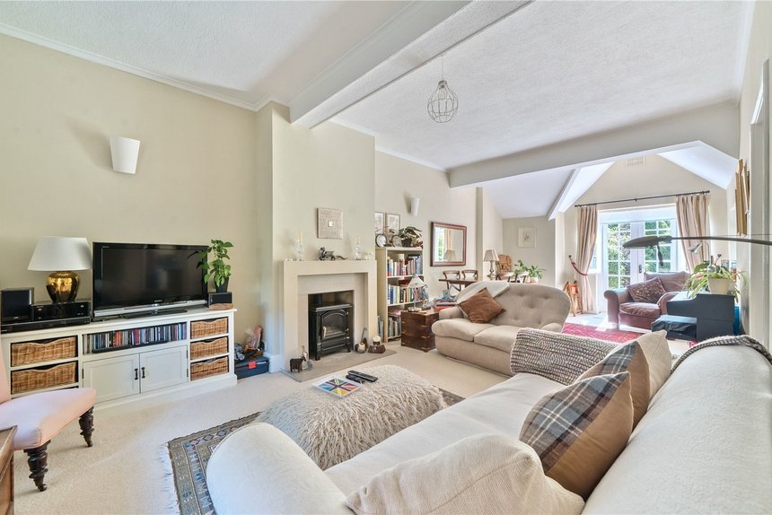under offer holyoake walk london 30496 - Gibbs Gillespie