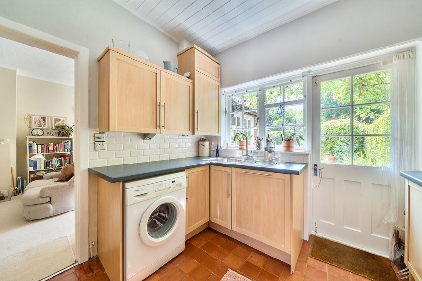 under offer holyoake walk london 30496 - Gibbs Gillespie