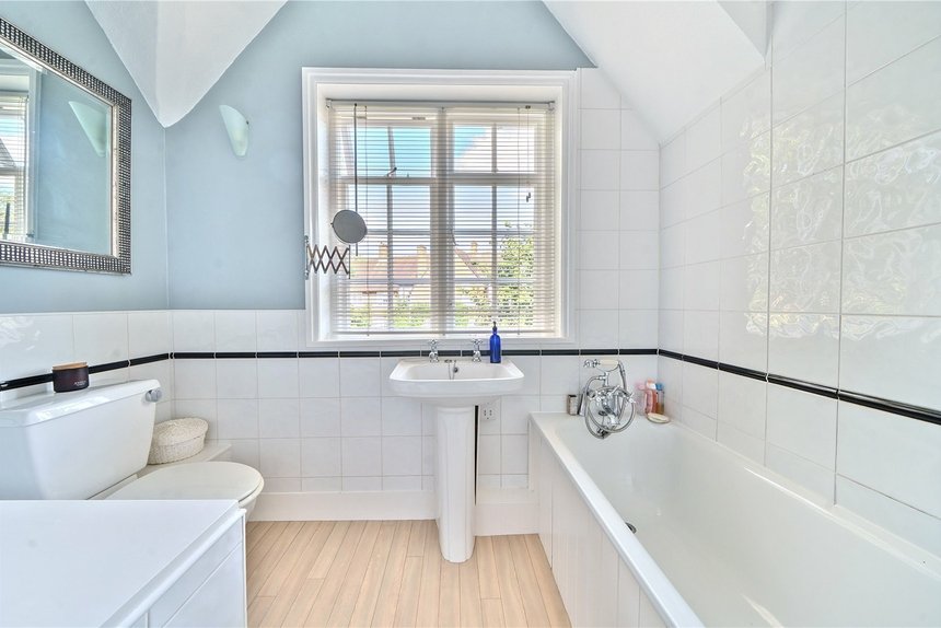 under offer holyoake walk london 30496 - Gibbs Gillespie