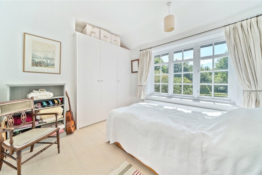 under offer holyoake walk london 30496 - Gibbs Gillespie