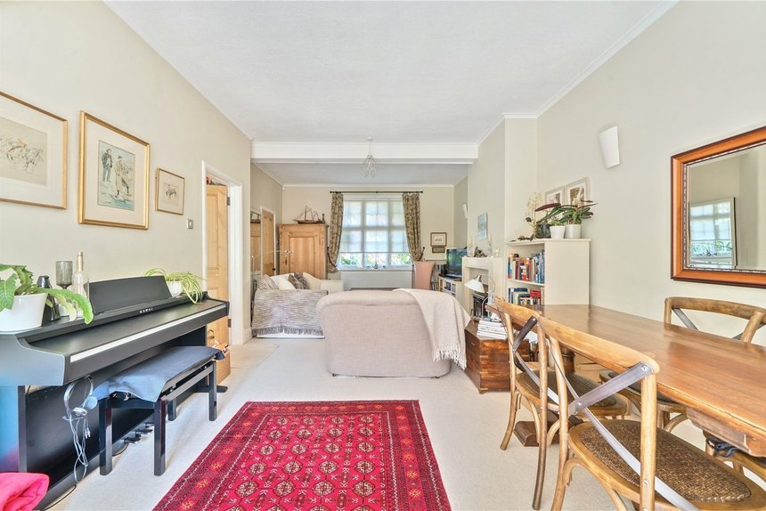 under offer holyoake walk london 30496 - Gibbs Gillespie
